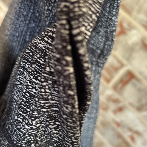 Lululemon Athletica Black and White Ankle Leggings - Picture 7 of 10